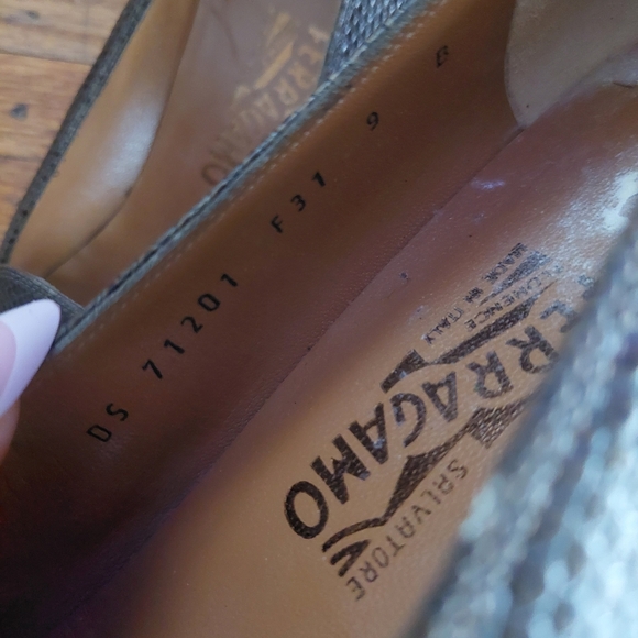 Salvatore Ferragamo Black and Brown Leather Flats (Bag C) - Picture 10 of 13